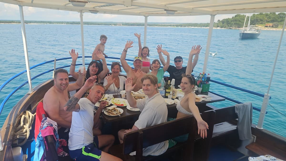 Half-Day Boat Tour Pula - Private 4h Charter with BBQ, Snorkeling & SUP - Pula, Croatia