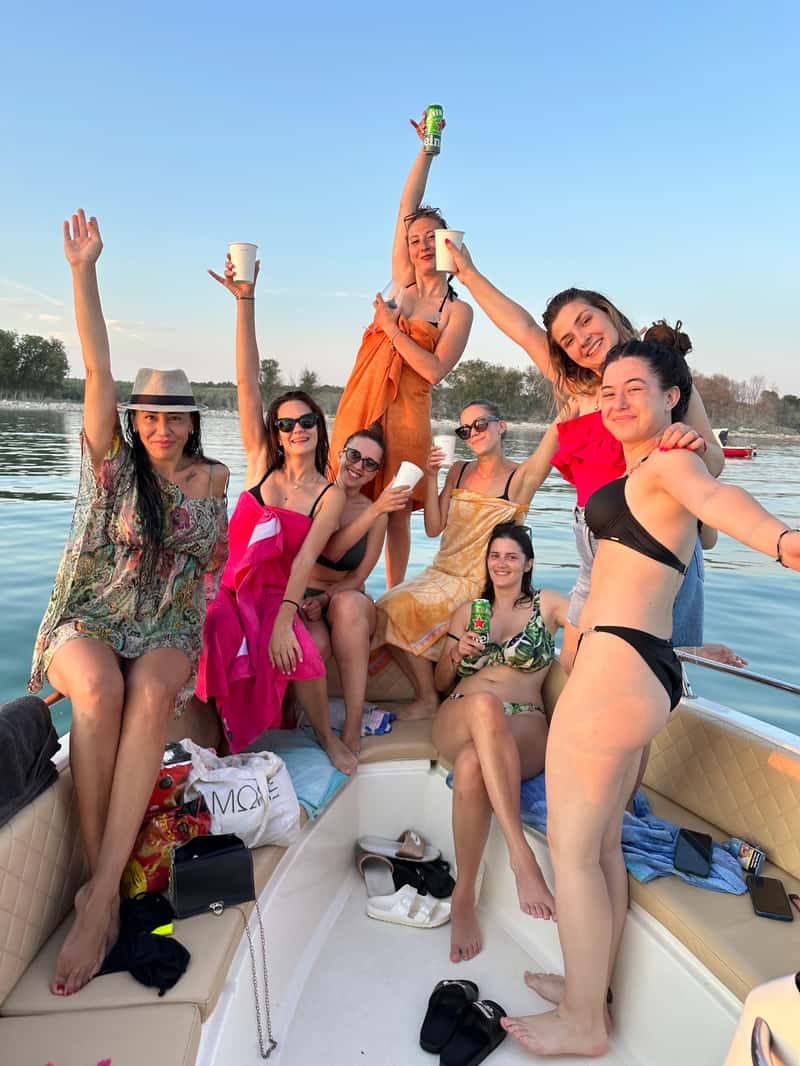 Poreč: Private Boat Tour with Cocktail and Swimming
